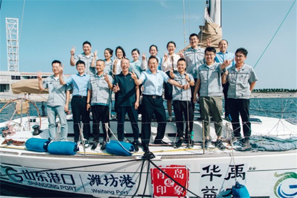 2020“山東港口杯”仙境海岸半島城市帆船拉力賽比賽船隊到達(dá)濰坊港舉行第一賽段頒獎儀式  