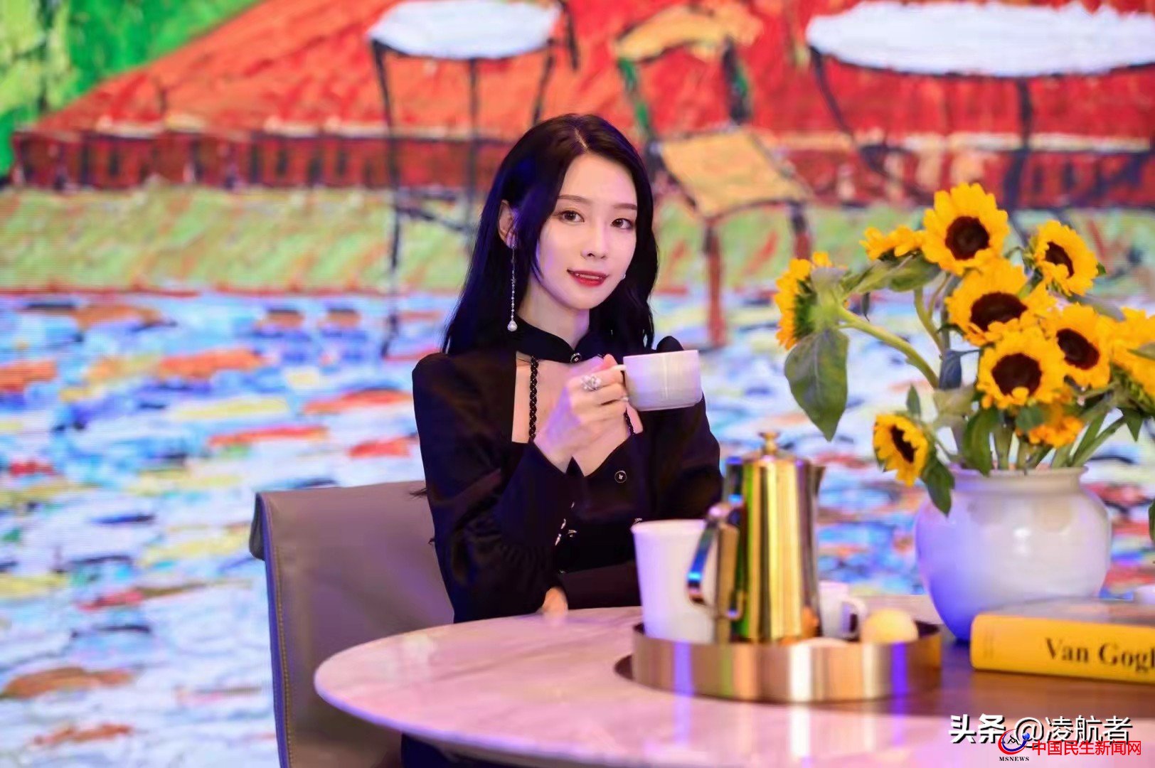 青島大嫚：國內(nèi)知名博主舒芙蕾蕾，身高168CM，體重45KG