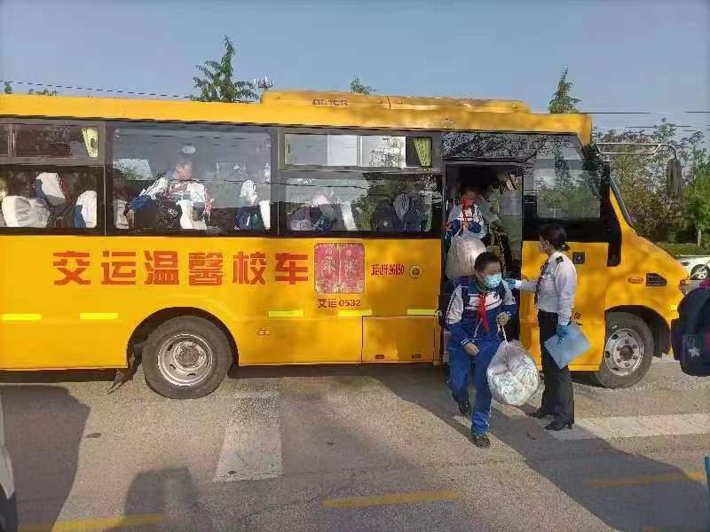 青島萊西：交運(yùn)校車安全接送16000名中小學(xué)生復(fù)學(xué)