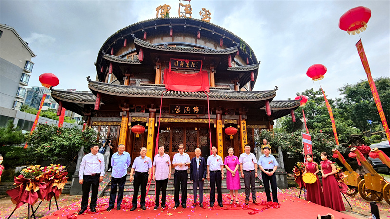 “弘揚(yáng)岐黃精粹，傳承中醫(yī)文化”首屆國醫(yī)書院健康產(chǎn)業(yè)賦能峰會(huì)在青島隆重召開