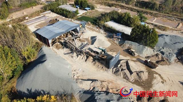 五蓮縣叩官鎮(zhèn)北回頭村：砂石料露天堆放 盜采礦產(chǎn)資源無(wú)人監(jiān)管？