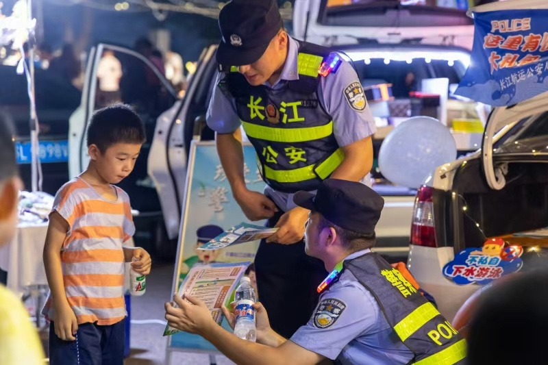 “后備箱集市”，長(zhǎng)航南京分局送上“防溺水”大禮包！