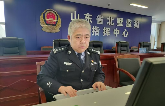 青島故事丨“你不醒，我不敢老！你在，家就在！”青島民警王海亮19年守護(hù)“植物人”妻子，讓人看到愛(ài)的模樣
