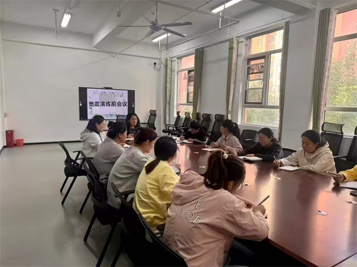 以練筑防 護幼平安—青島萊西水集街道中心幼兒園防震應(yīng)急演練